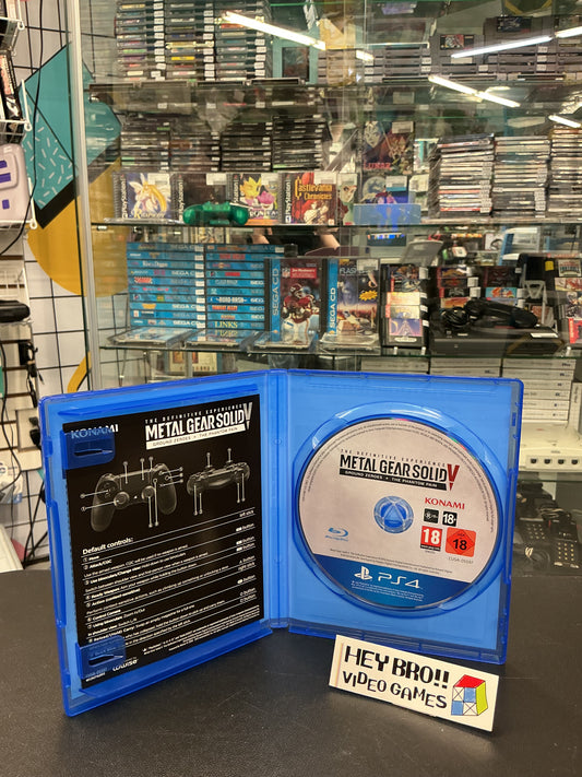 Metal Gear Solid V The definitive- PlayStation 4 *with an insert*